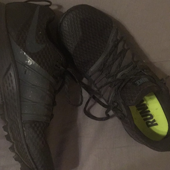 Black Nike Running Shoes - Picture 2 of 2